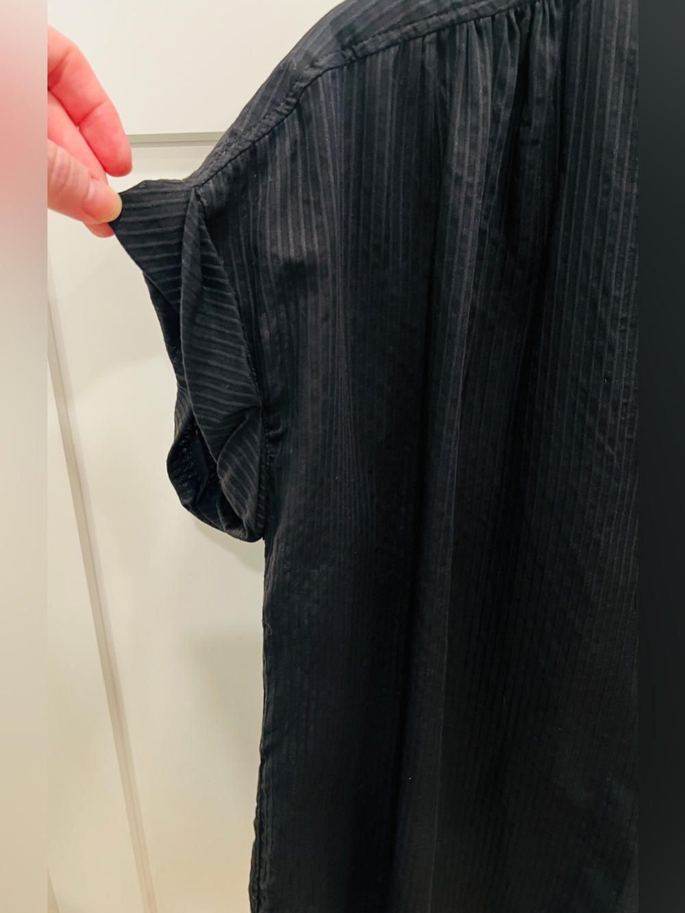 AYR Black V-Neck Cap Sleeve Top - Picture 4 of 10